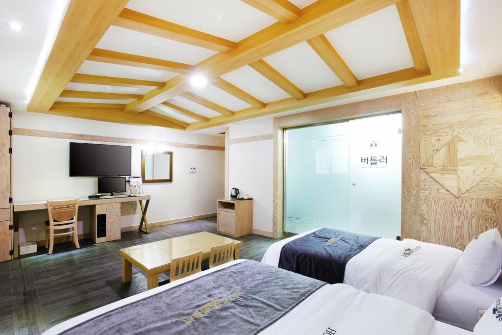 โฮเต็ล บัทเลอร์ Hotel ซูวอน ภายนอก รูปภาพ