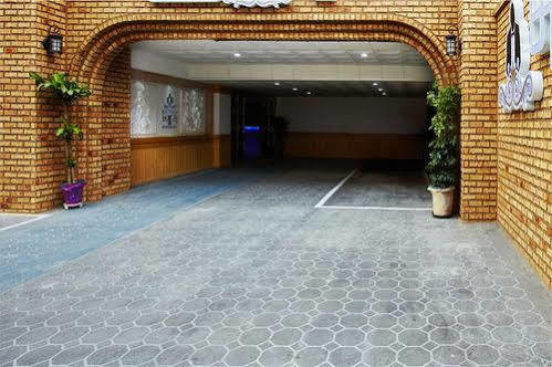 โฮเต็ล บัทเลอร์ Hotel ซูวอน ภายนอก รูปภาพ